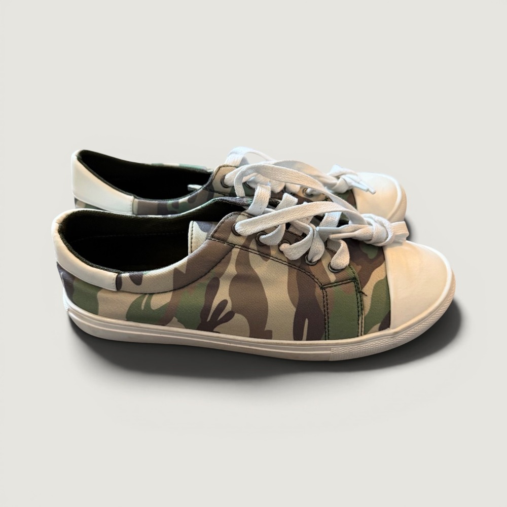 Womens Camouflage Print Low Top Canvas Sneakers White Toe Cap Size 6